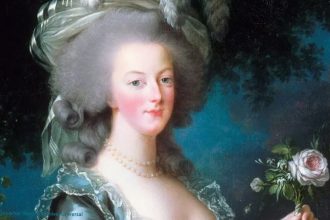 The perfume of kings and queens has largely evolved throughout history, discover these royal fragrances!